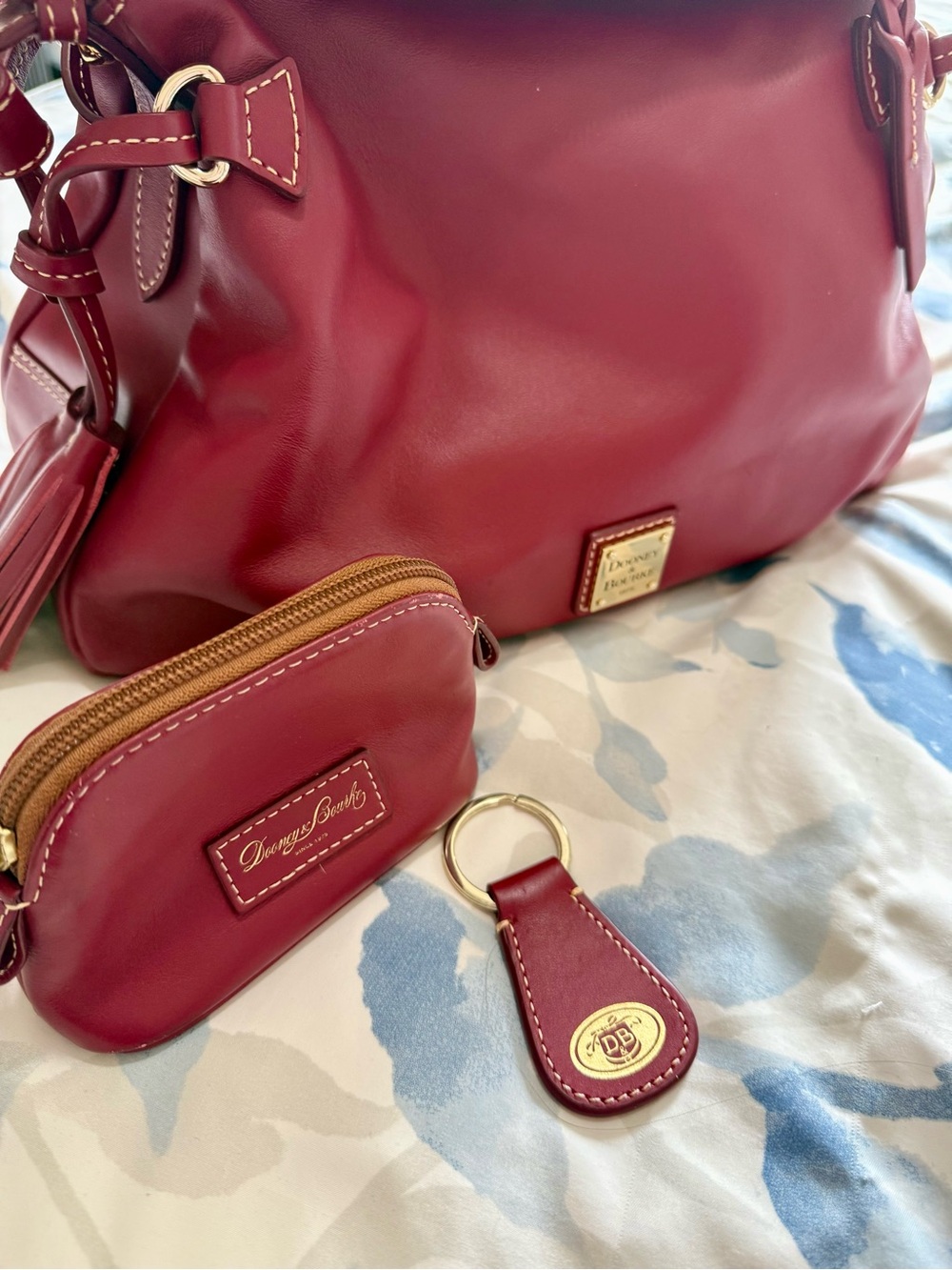 Dooney & Bourke smooth leather Teagan bag in Mulberry with accessories - Picture 2 of 14